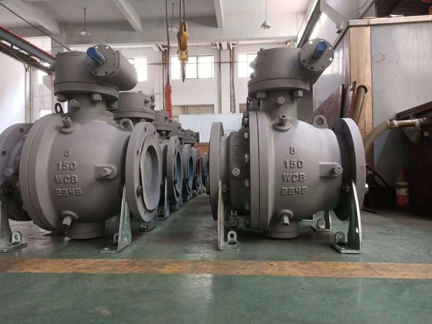 V&aacute;lvula de esfera montada em munh&atilde;o de flange de 2 pe&ccedil;as WCB de a&ccedil;o carbono API6D com opera&ccedil;&atilde;o sem-fim 1 