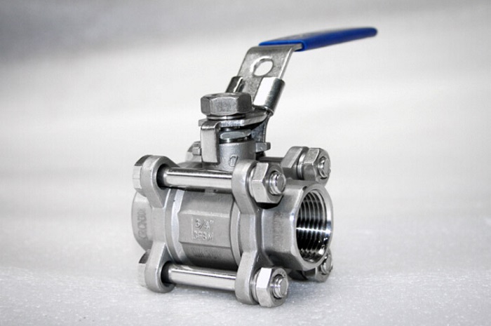 Qual o papel da válvula esfera de três peças de aço inoxidável na produção química?