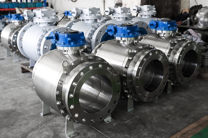 Como uma válvula esfera munhão consegue vedação com vazamento zero ao abrir e fechar a 90 graus durante seu princípio de funcionamento?