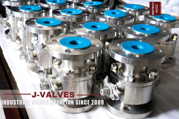 Quais são os benefícios do uso de válvulas esfera flutuantes em sistemas de fluidos?